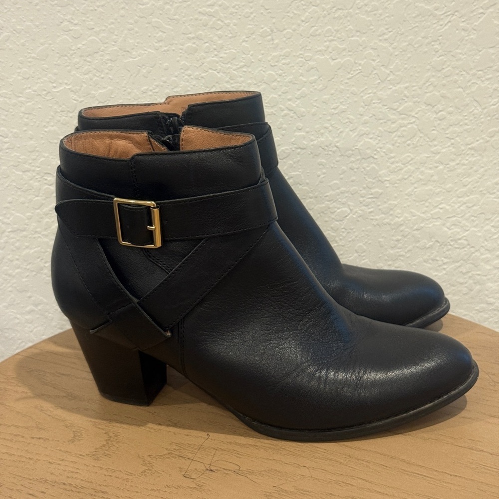 Vionic‎ Black Ankle Boots with Gold Buckle - Picture 5 of 12